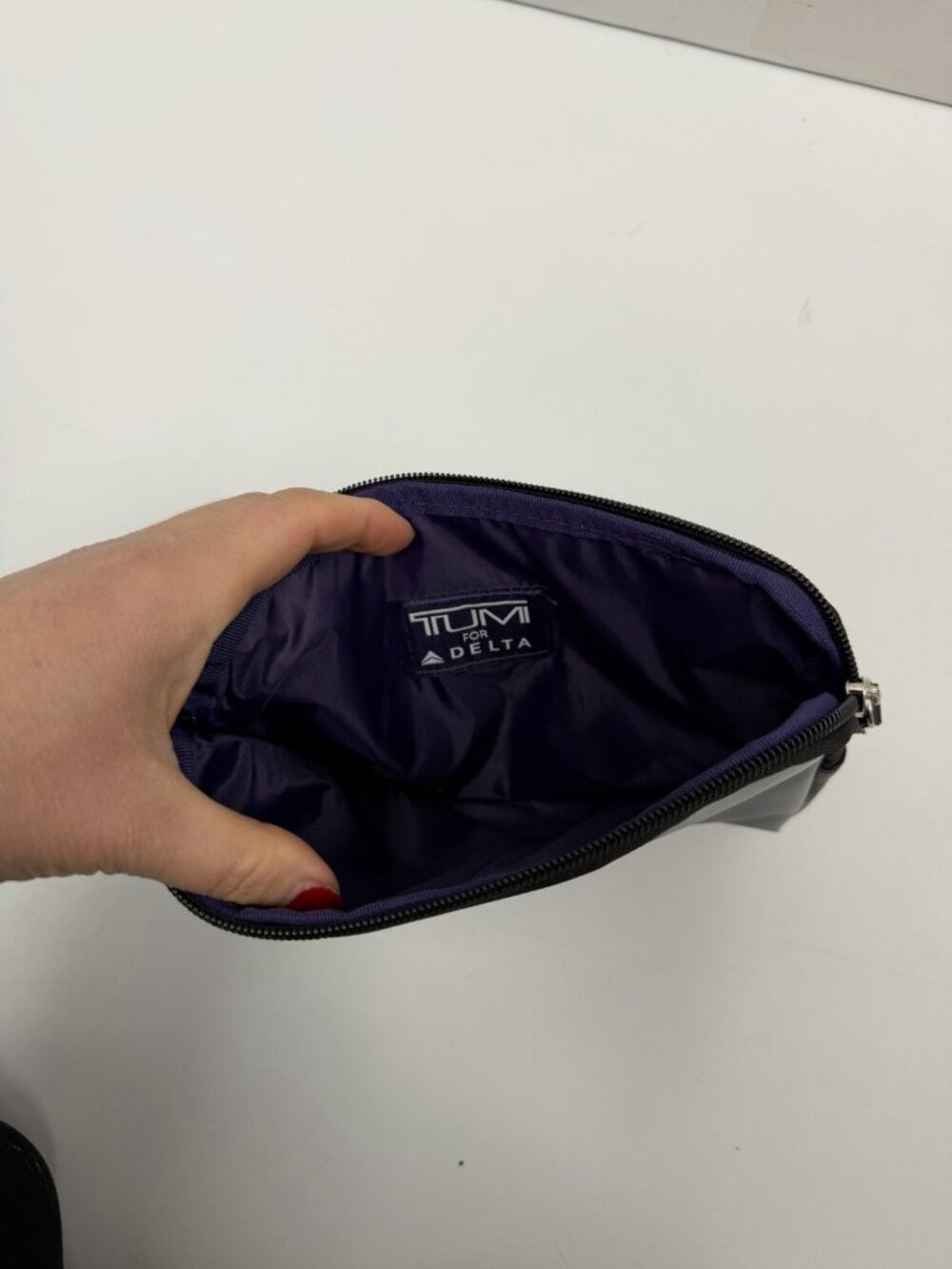 Tumi for Delta Travel Case Makeup Bag Women’s Grey - Picture 4 of 9